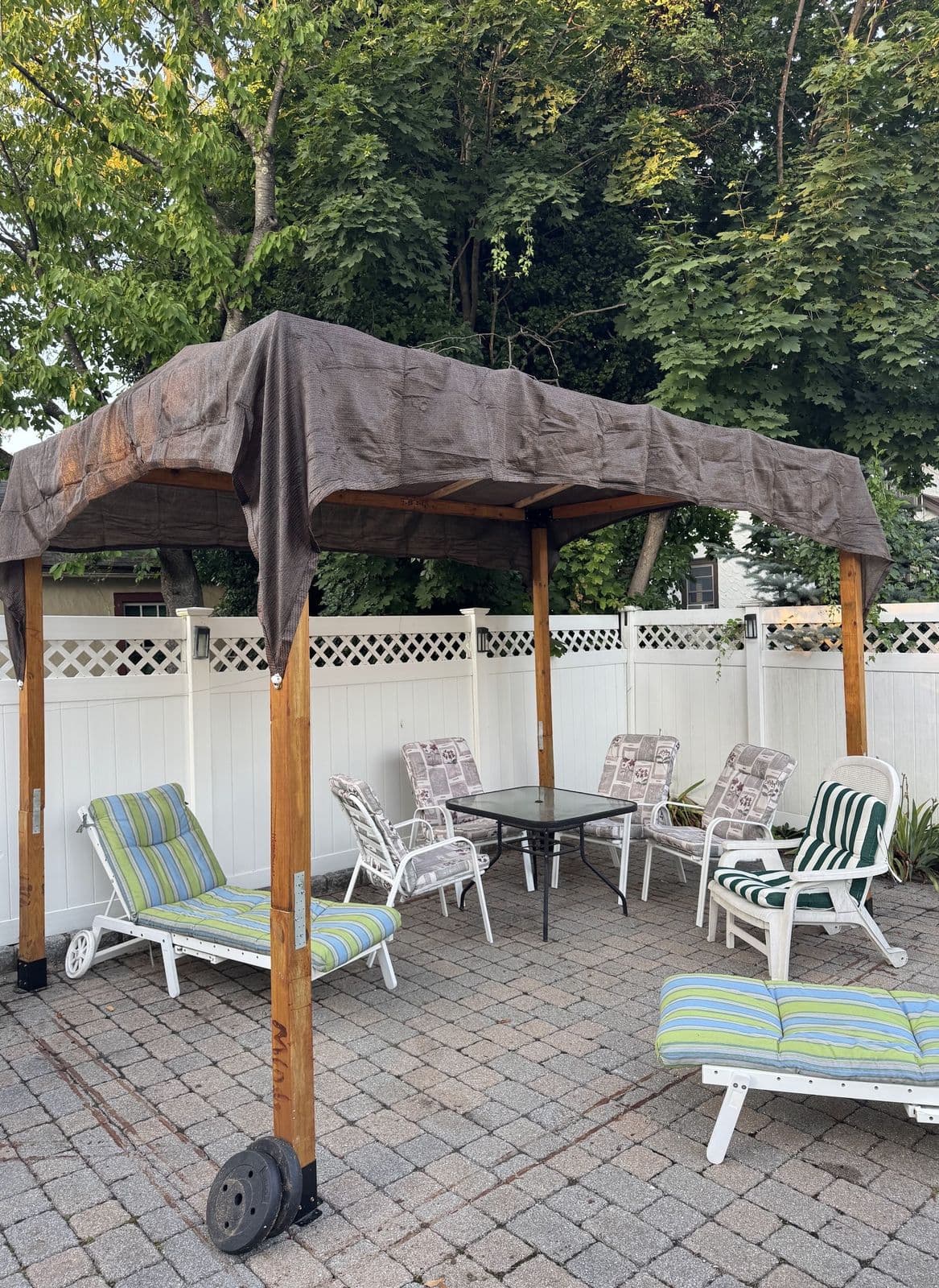 Breezebo with furniture