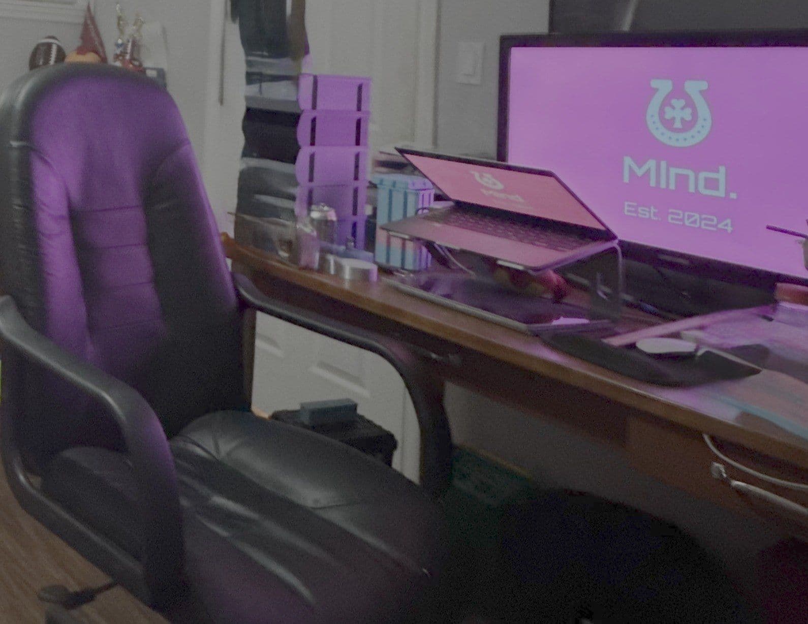 MInd. tech desk